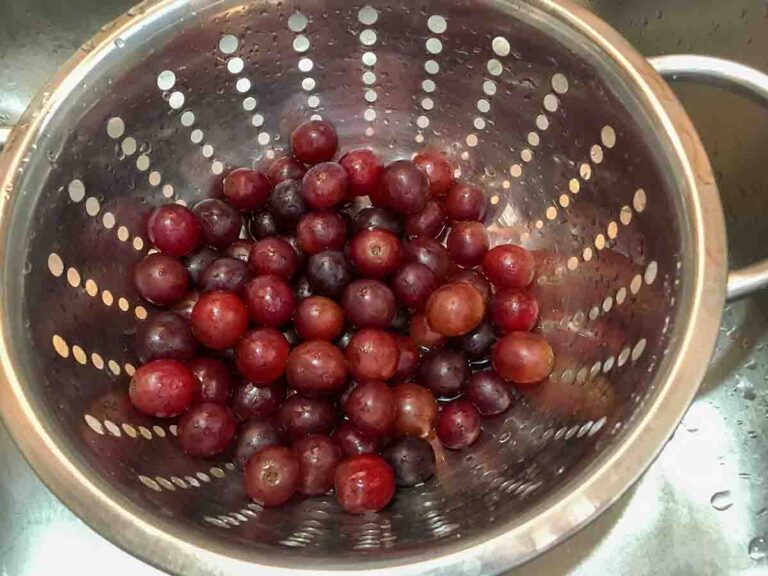 how to clean grapes