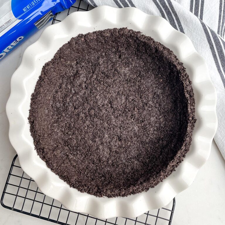 Oreo cookie crust in a white pie plate