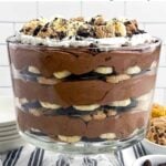 layered banana chocolate pudding dessert in a clear trifle bowl.
