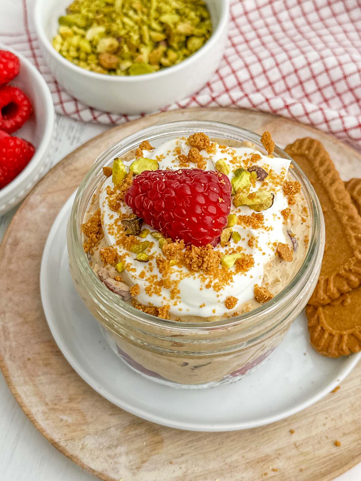 gingerbread overnight oats in a mason jar.