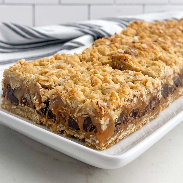 caramelitas on a white plate.